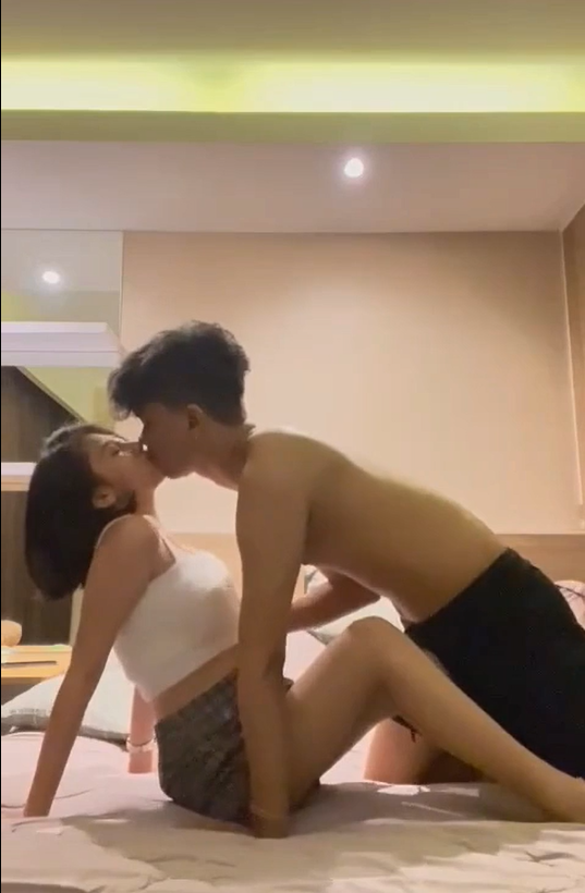 Cek in bareng ayang crot di dalem