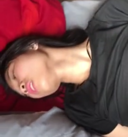 Mia kesakitan saat om masuki burung panjang
